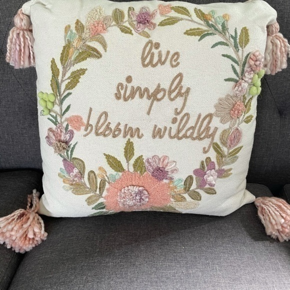 Hobby lobby pillow Live simply bloom wildly pillow for spring - Picture 1 of 4